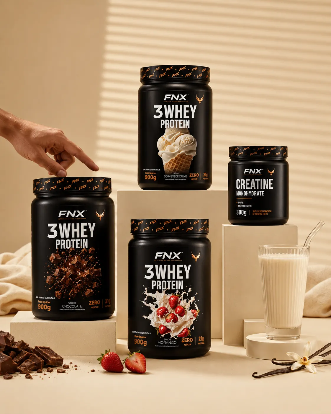 Linha FNX de suplementos: 3 Whey Protein nos sabores chocolate, morango e creme, e Creatine Monohydrate